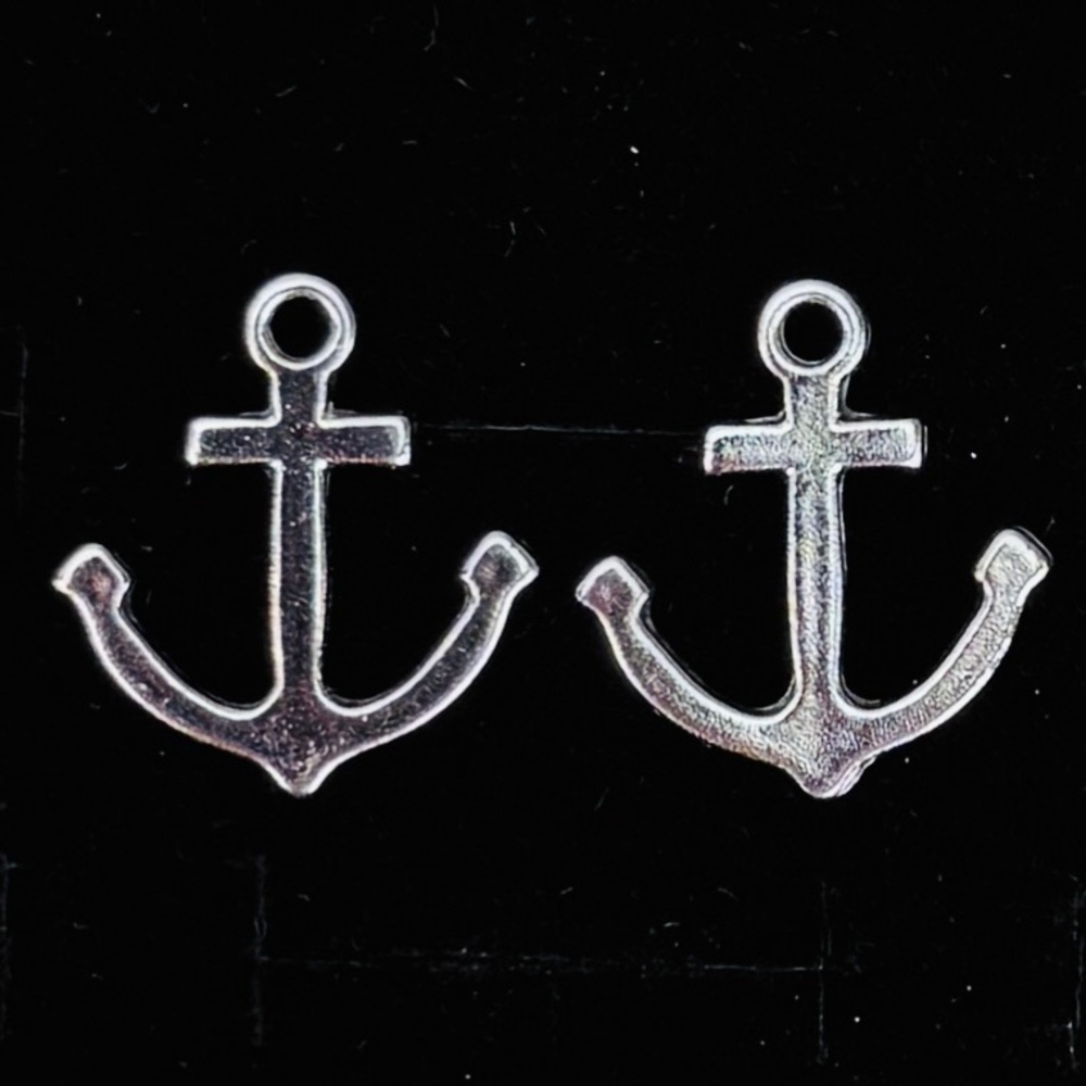 Lightweight silvertone, anchor nautical themed pierced earrings - Picture 4 of 8